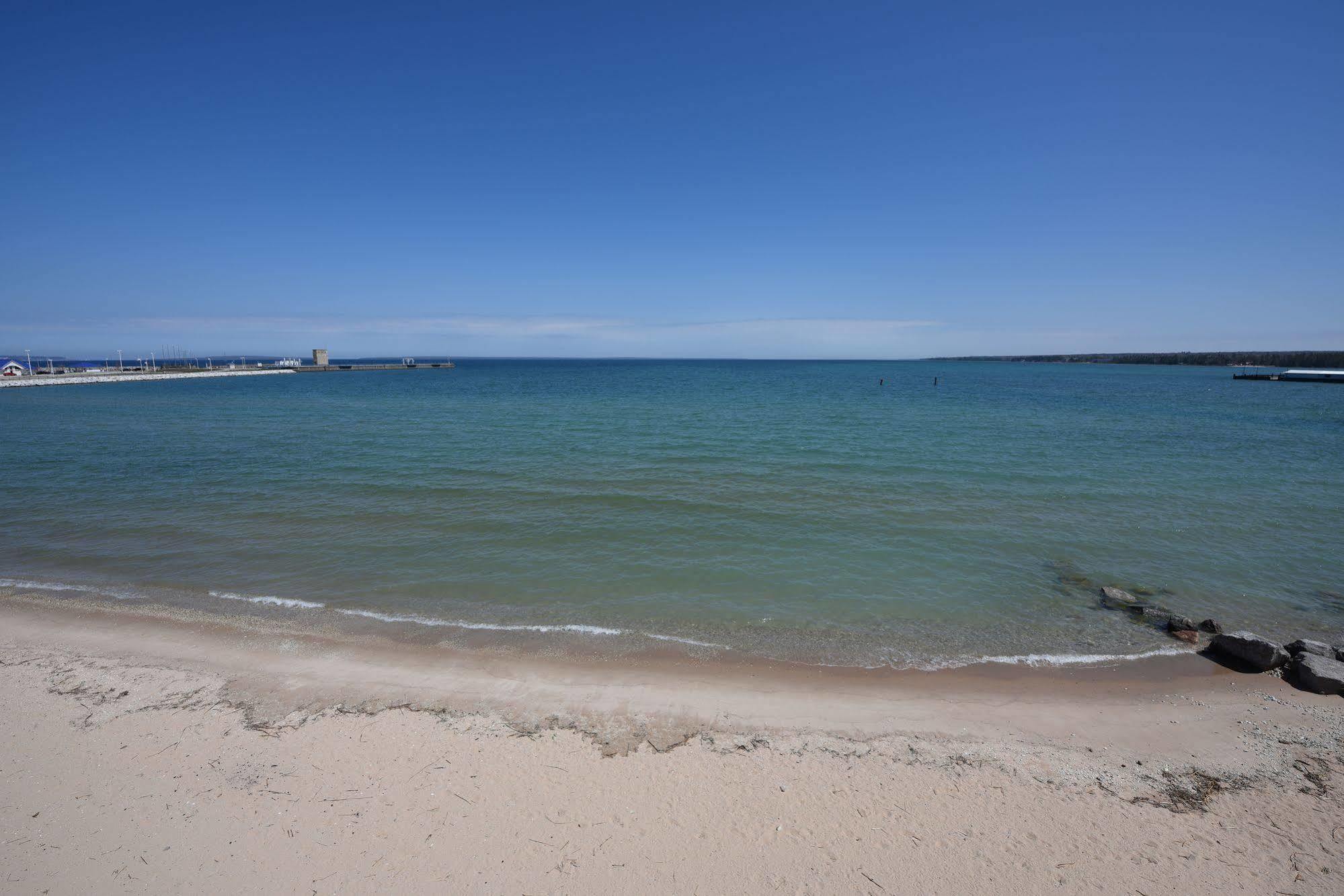 Hamilton Inn Select Beachfront Mackinaw City Exteriér fotografie